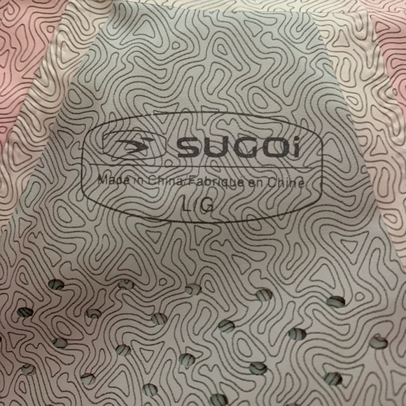 SUGOI Red Lightweight Jacket - Picture 2 of 3